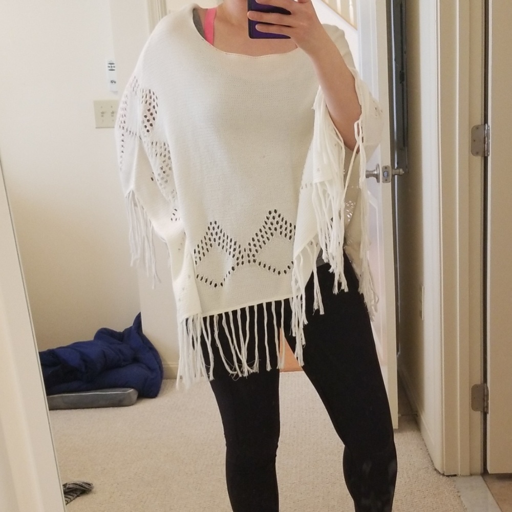 White knitted poncho